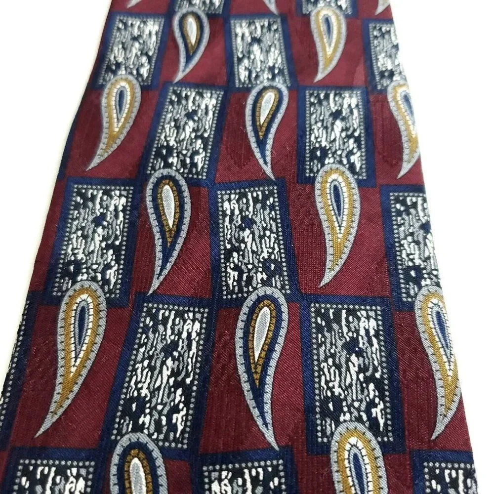 Ferrell Reed‎ Von Maur  Red Paisley Jacquard Print Abstract Short Wide Silk Tie